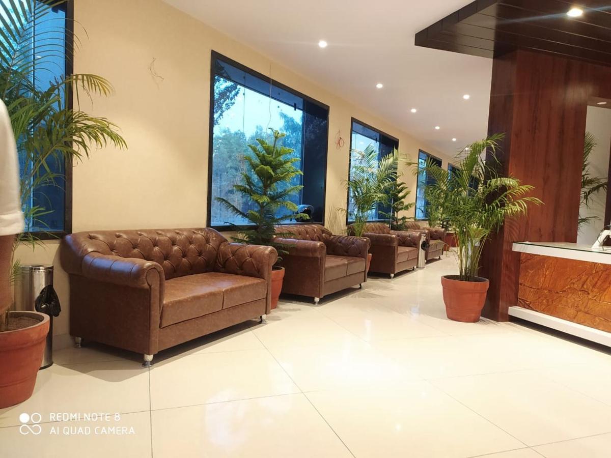 Rajlaxmi Hotel - Free Airport Pickup And Drop Джайпур Екстериор снимка