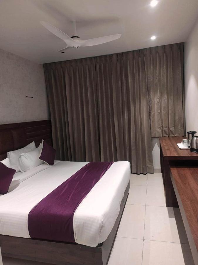 Rajlaxmi Hotel - Free Airport Pickup And Drop Джайпур Екстериор снимка